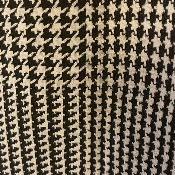 Houndstooth Pencil Skirt - Picture 6 of 6